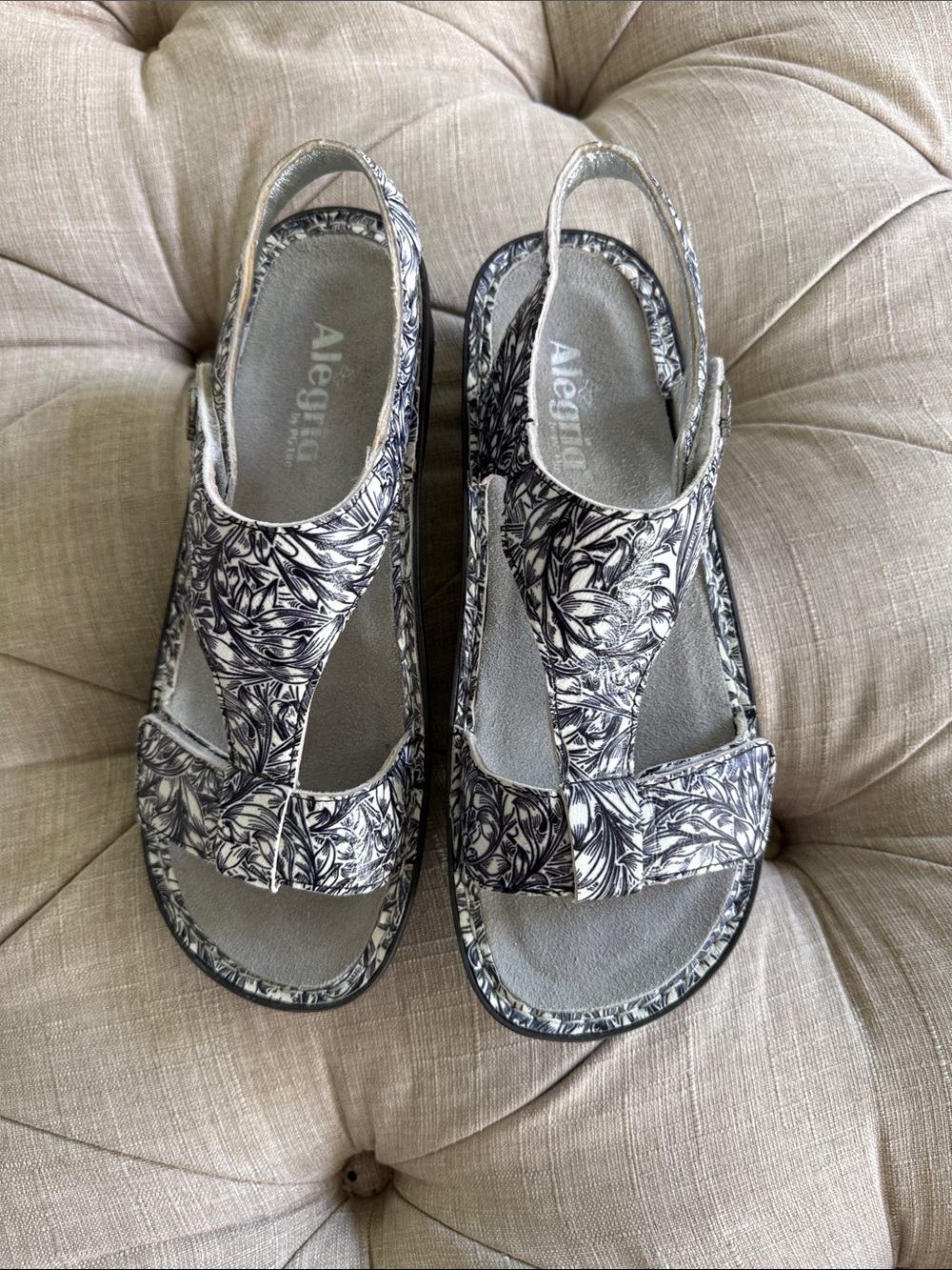 Alegria Women's Black & White Floral Slingback Sandal